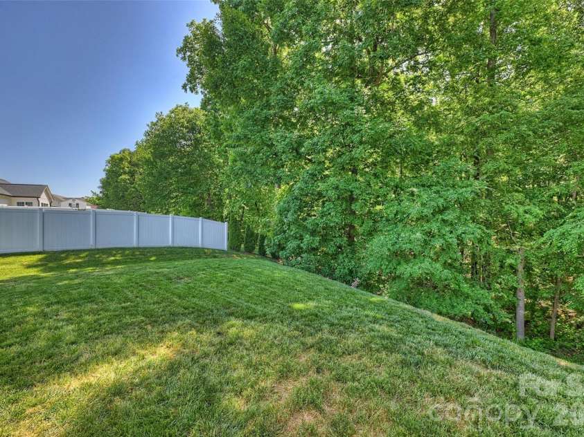2500 Grayson Parkway, Monroe, NC 28110.  MLS# CAR4373636, YatesRealty ID 17804. 