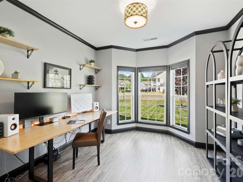 2500 Grayson Parkway, Monroe, NC 28110.  MLS# CAR4373636, YatesRealty ID 17804. Sitting Area off the Primary Suite