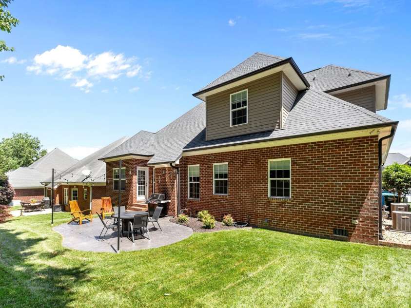 4004 Saint Andrews Court, Cramerton, NC 28032.  MLS# CAR4265985, YatesRealty ID 17805. 