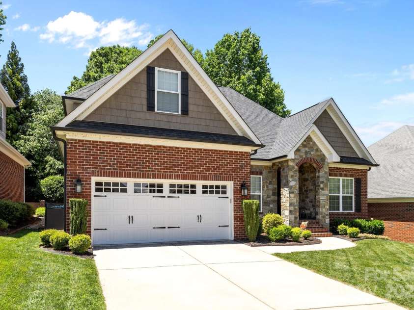 4004 Saint Andrews Court, Cramerton, NC 28032.  MLS# CAR4265985, YatesRealty ID 17805. Full Brick Exterior with Stone and Vinyl Shake Accents