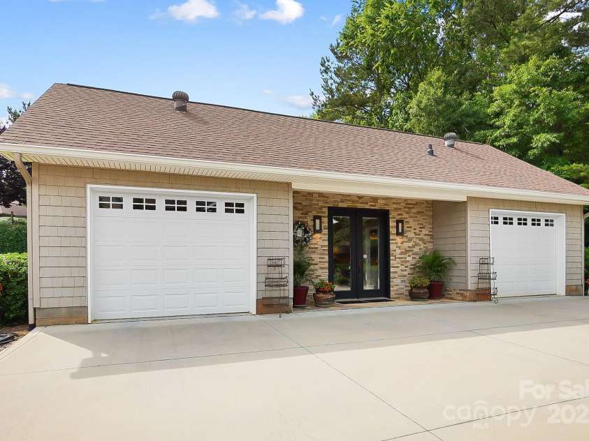 2354 Valelake Road, York, SC 29745.  MLS# CAR4266023, YatesRealty ID 17806. Detached office, She or He shed with a half bath and a double garage.