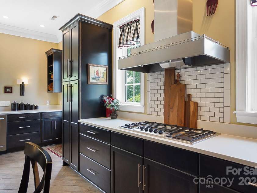 2354 Valelake Road, York, SC 29745.  MLS# CAR4266023, YatesRealty ID 17806. Gas Cooktop for all your stove-top cooking adventures