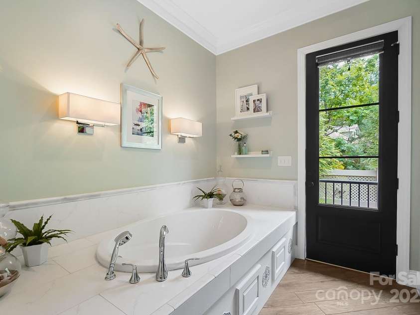 2354 Valelake Road, York, SC 29745.  MLS# CAR4266023, YatesRealty ID 17806. Privacy tub as well as a shower located in the primary bath.