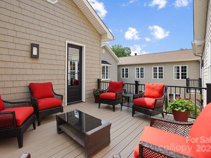 2354 Valelake Road, York, SC 29745.  MLS# CAR4266023, YatesRealty ID 17806. The upper deck can be accessed from either the primary or guest side of the home.