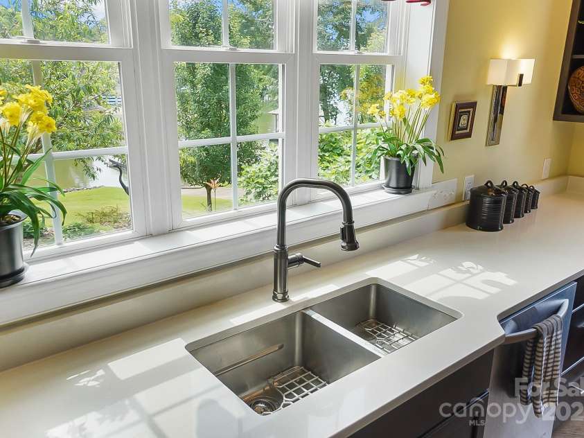 2354 Valelake Road, York, SC 29745.  MLS# CAR4266023, YatesRealty ID 17806. Watch nature and all the lake happenings from the kitchen sink.  There is not a bad view from any window in the home.