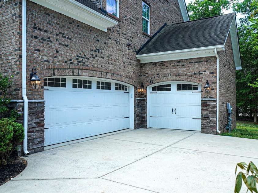 4008 Oxford Mill Road, Waxhaw, NC 28173.  MLS# CAR4371510, YatesRealty ID 17806. 