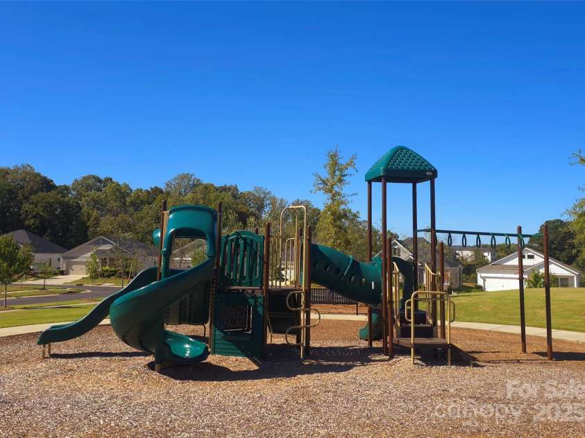 9525 Festival Way, Charlotte, NC 28215.  MLS# CAR4263190, YatesRealty ID 17807. Community Playground