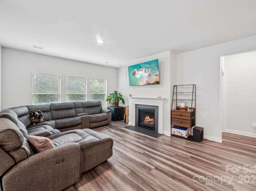9525 Festival Way, Charlotte, NC 28215.  MLS# CAR4263190, YatesRealty ID 17807. Family room with gas fireplace