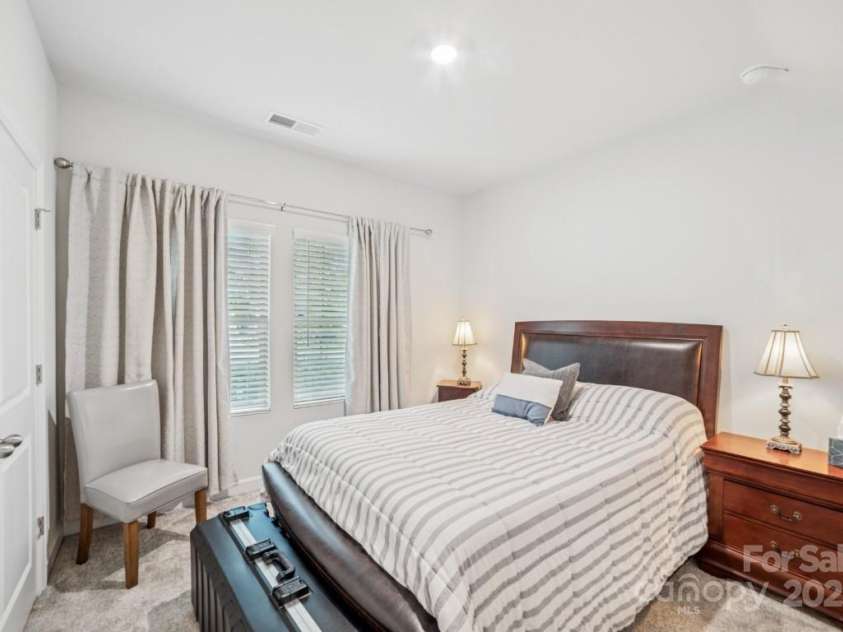 9525 Festival Way, Charlotte, NC 28215.  MLS# CAR4263190, YatesRealty ID 17807. Guest Room #1