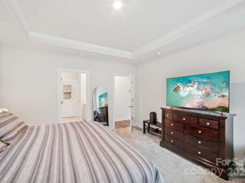 9525 Festival Way, Charlotte, NC 28215.  MLS# CAR4263190, YatesRealty ID 17807. Primary Bedroom on main level.