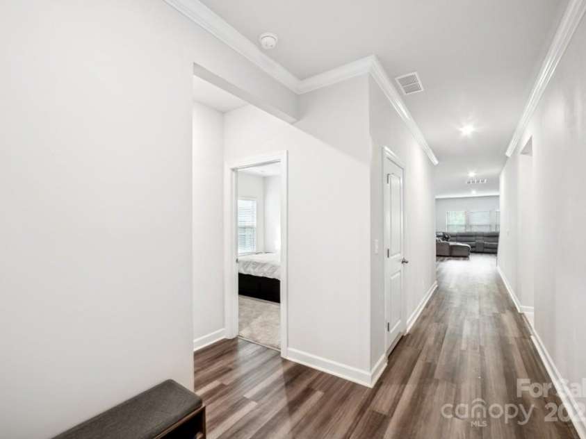 9525 Festival Way, Charlotte, NC 28215.  MLS# CAR4263190, YatesRealty ID 17807. Warm entryway