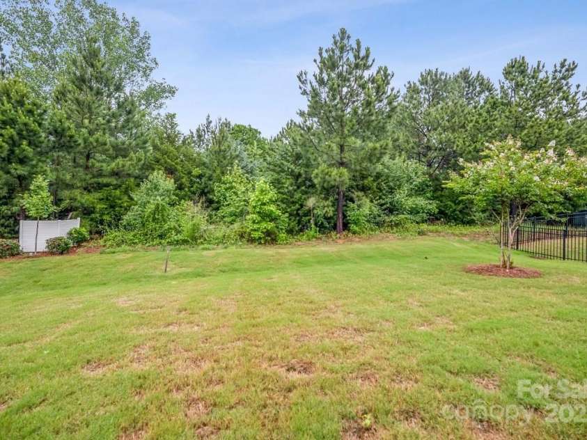9525 Festival Way, Charlotte, NC 28215.  MLS# CAR4263190, YatesRealty ID 17807. Wooded rear yard