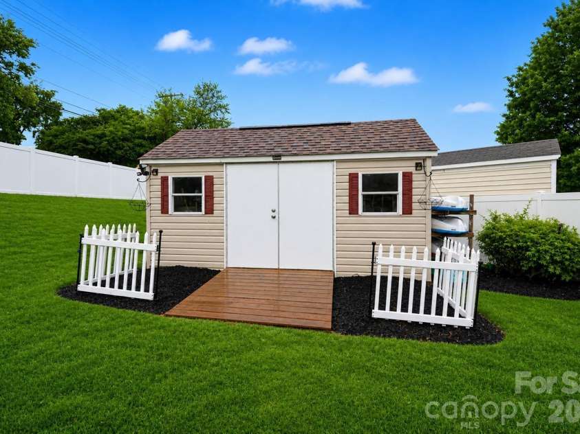 1000 Semmes Lane, Indian Trail, NC 28079.  MLS# CAR4369972, YatesRealty ID 17808. 