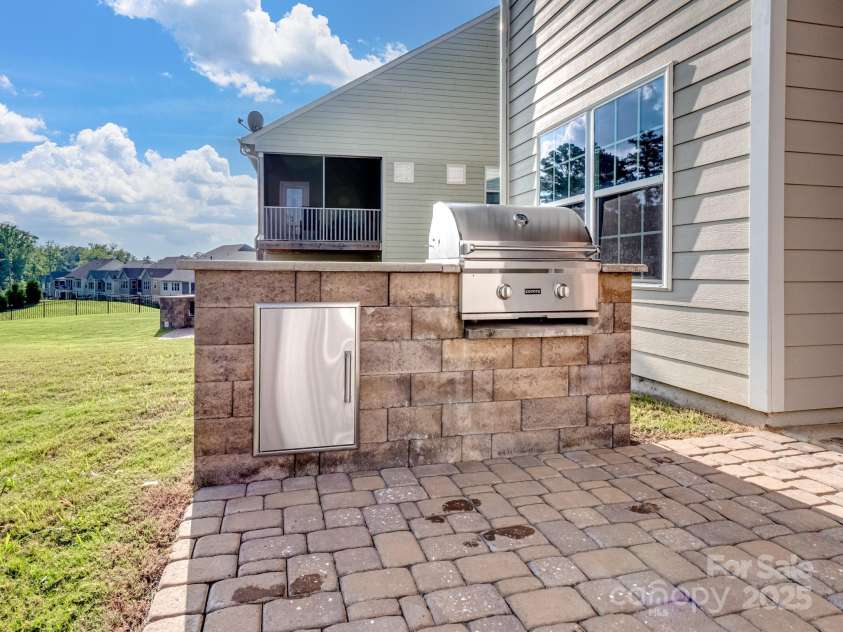 15429 Topanga Drive, Charlotte, NC 28278.  MLS# CAR4257194, YatesRealty ID 17808. 