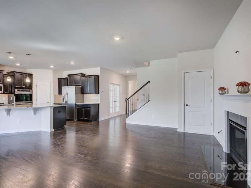 15429 Topanga Drive, Charlotte, NC 28278.  MLS# CAR4305011, YatesRealty ID 17808. Family room