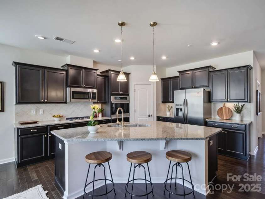 15429 Topanga Drive, Charlotte, NC 28278.  MLS# CAR4305011, YatesRealty ID 17808. Virtually staged kitchen