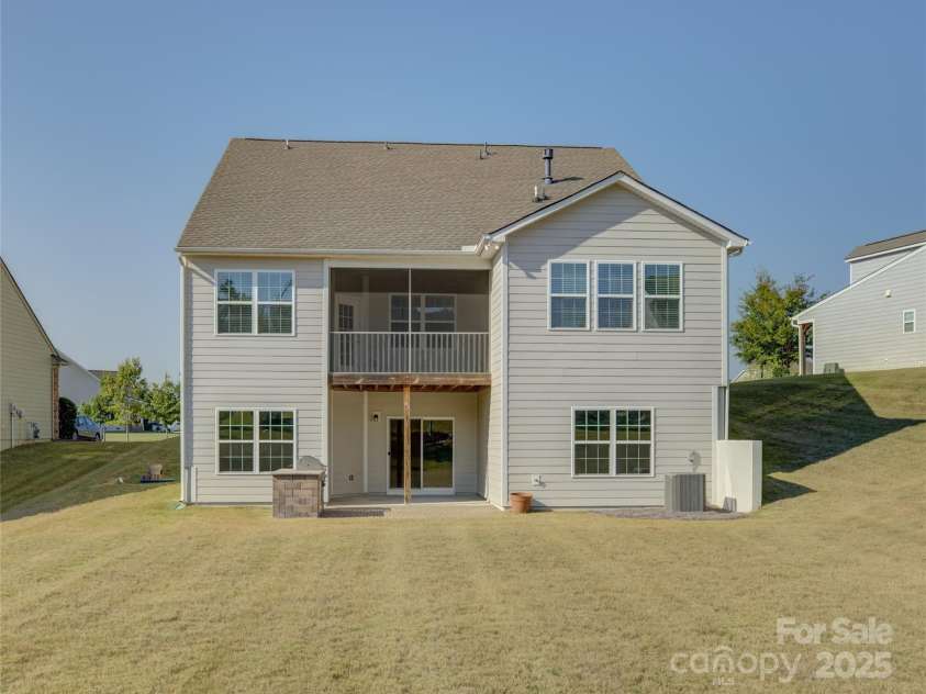 15429 Topanga Drive, Charlotte, NC 28278.  MLS# CAR4305011, YatesRealty ID 17808. Welcome to 15429 Topanga Dr. in the Palisades