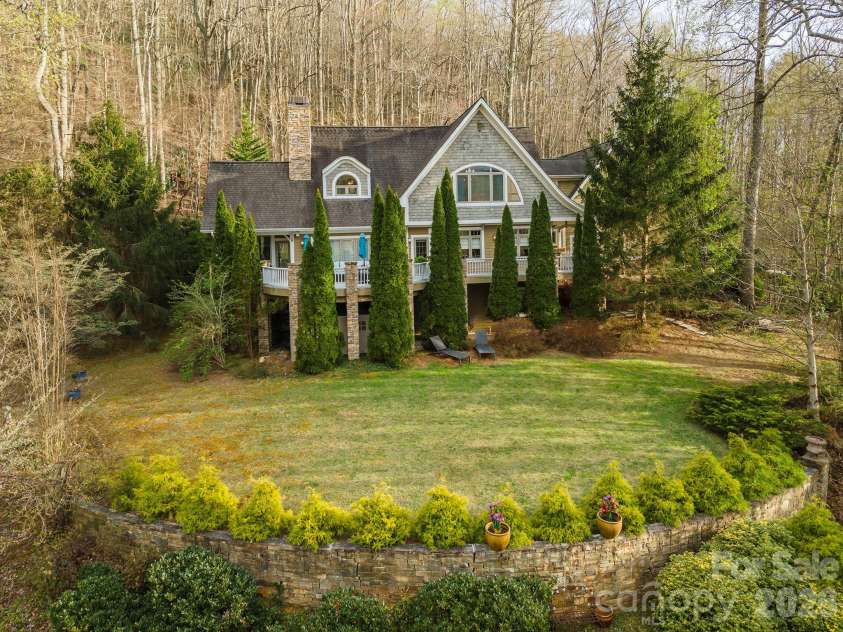 11 Hearthstone Drive, Asheville, NC 28803.  MLS# CAR4354350, YatesRealty ID 17809. 