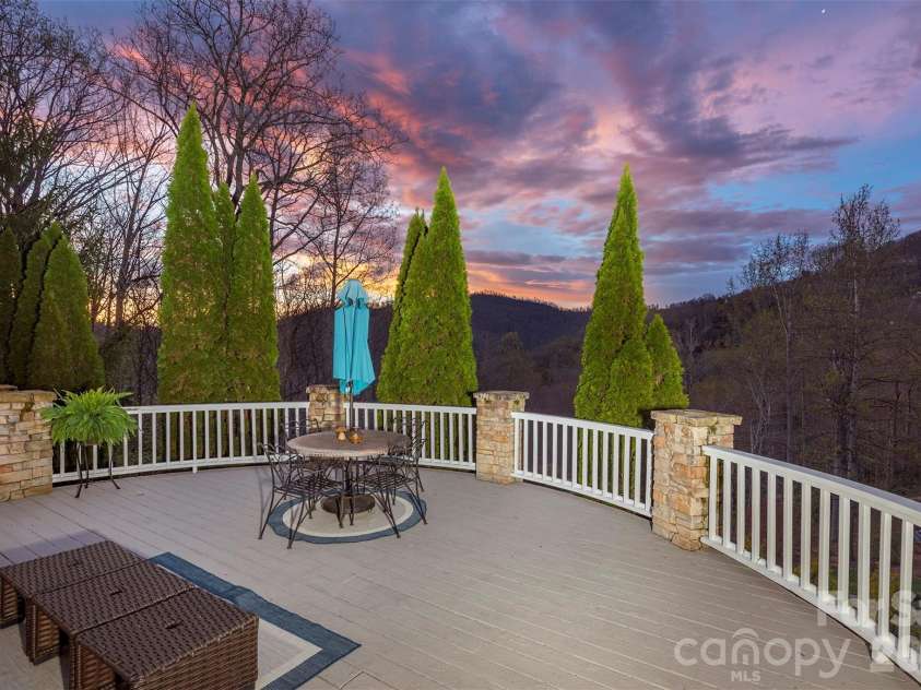 11 Hearthstone Drive, Asheville, NC 28803.  MLS# CAR4354350, YatesRealty ID 17809. 
