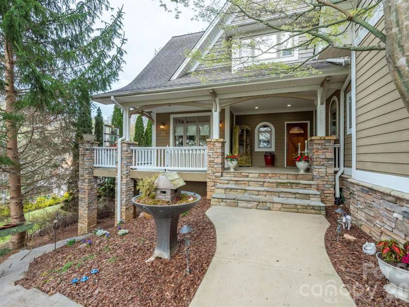 11 Hearthstone Drive, Asheville, NC 28803.  MLS# CAR4354350, YatesRealty ID 17809. 