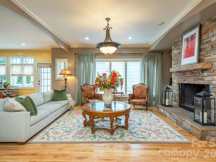11 Hearthstone Drive, Asheville, NC 28803.  MLS# CAR4354350, YatesRealty ID 17809. 