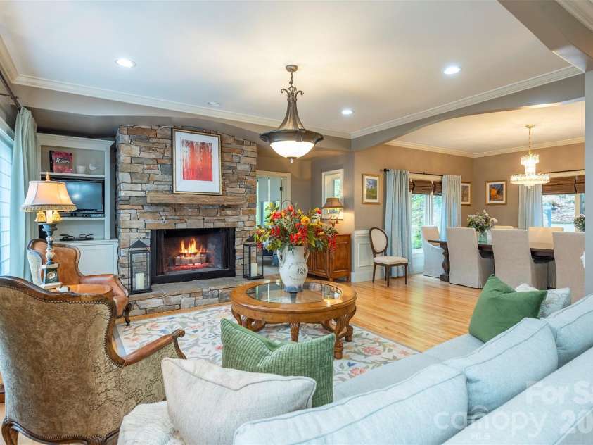 11 Hearthstone Drive, Asheville, NC 28803.  MLS# CAR4354350, YatesRealty ID 17809. 