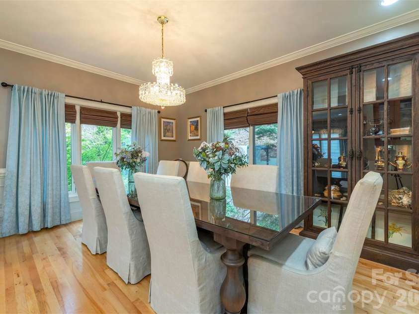 11 Hearthstone Drive, Asheville, NC 28803.  MLS# CAR4354350, YatesRealty ID 17809. 