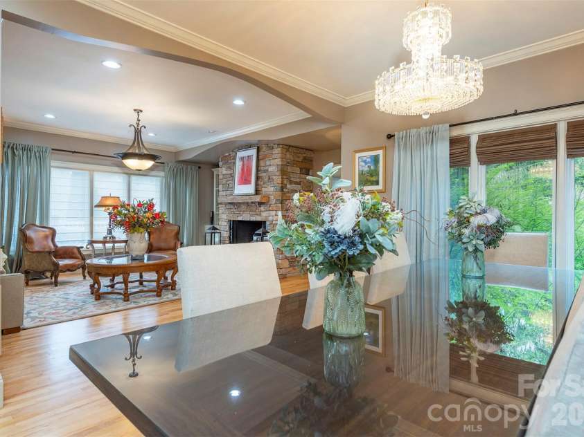 11 Hearthstone Drive, Asheville, NC 28803.  MLS# CAR4354350, YatesRealty ID 17809. 