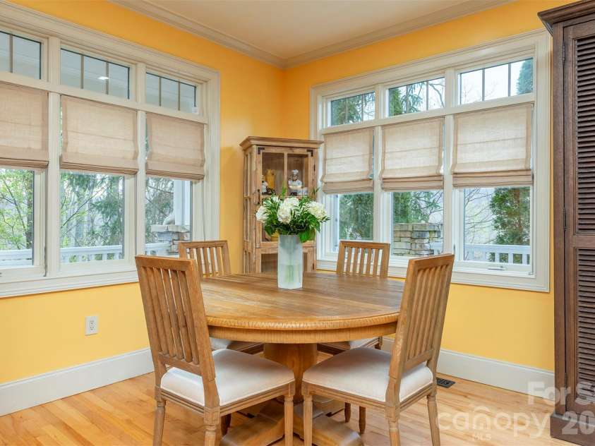 11 Hearthstone Drive, Asheville, NC 28803.  MLS# CAR4354350, YatesRealty ID 17809. 