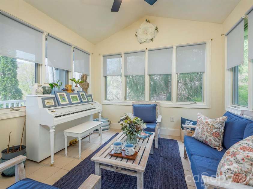 11 Hearthstone Drive, Asheville, NC 28803.  MLS# CAR4354350, YatesRealty ID 17809. 