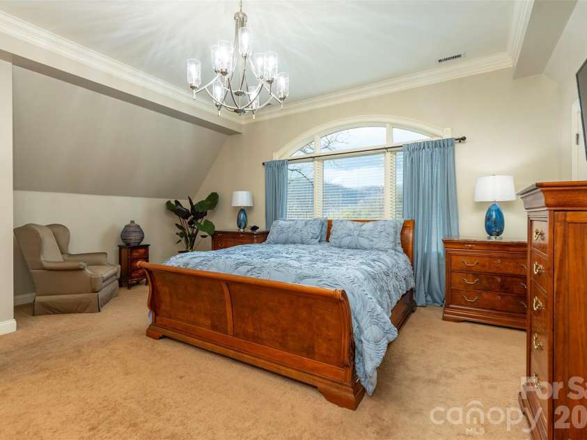 11 Hearthstone Drive, Asheville, NC 28803.  MLS# CAR4354350, YatesRealty ID 17809. 