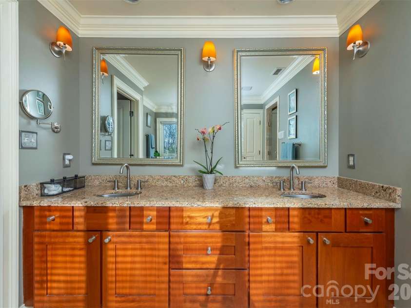 11 Hearthstone Drive, Asheville, NC 28803.  MLS# CAR4354350, YatesRealty ID 17809. 