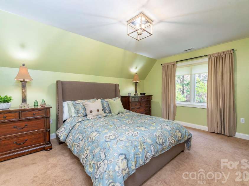 11 Hearthstone Drive, Asheville, NC 28803.  MLS# CAR4354350, YatesRealty ID 17809. 