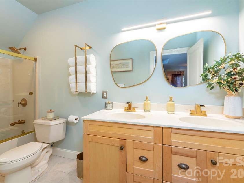 11 Hearthstone Drive, Asheville, NC 28803.  MLS# CAR4354350, YatesRealty ID 17809. 