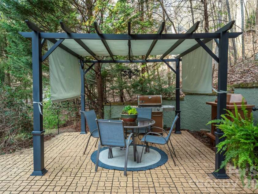 11 Hearthstone Drive, Asheville, NC 28803.  MLS# CAR4354350, YatesRealty ID 17809. 
