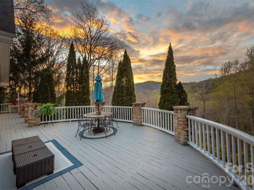 11 Hearthstone Drive, Asheville, NC 28803.  MLS# CAR4354350, YatesRealty ID 17809. 