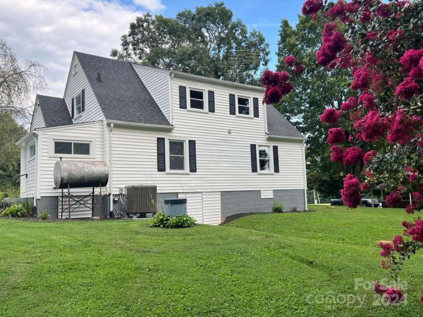105 Grassy Creek Drive, State Road, NC 28676.  MLS# CAR4178219, YatesRealty ID 1781. 