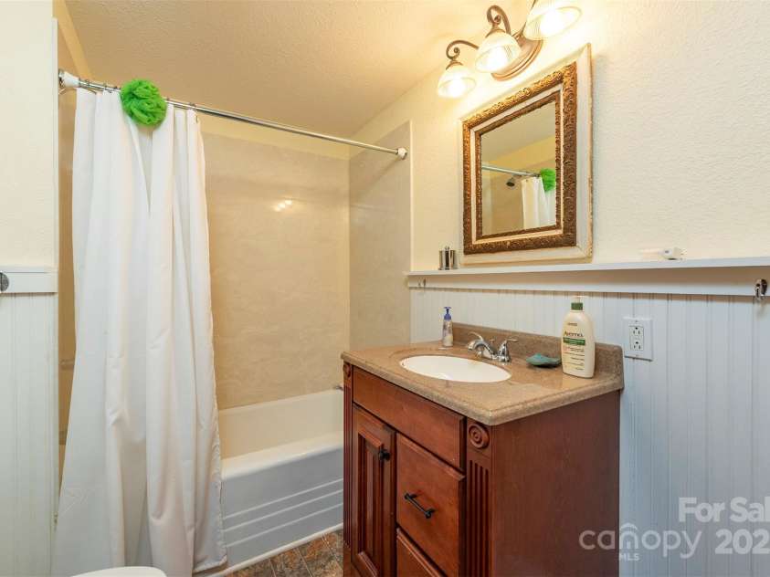 380 Buttercup Lane, Marion, NC 28752.  MLS# CAR4333010, YatesRealty ID 1781. 