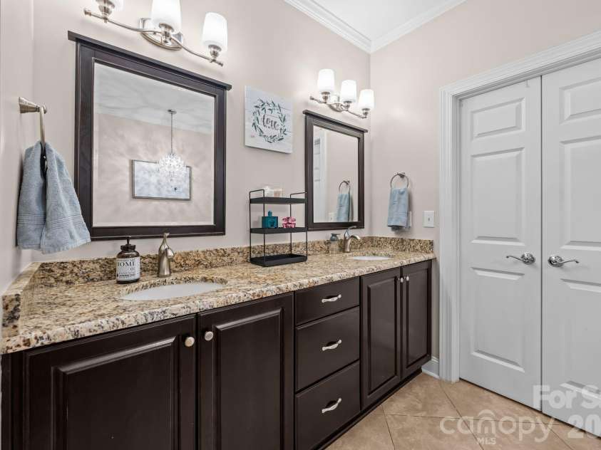 14003 Ballantyne Meadows Drive, Charlotte, NC 28277.  MLS# CAR4372883, YatesRealty ID 17810. 