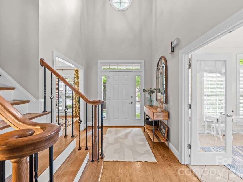14003 Ballantyne Meadows Drive, Charlotte, NC 28277.  MLS# CAR4372883, YatesRealty ID 17810. Beautiful entry hall