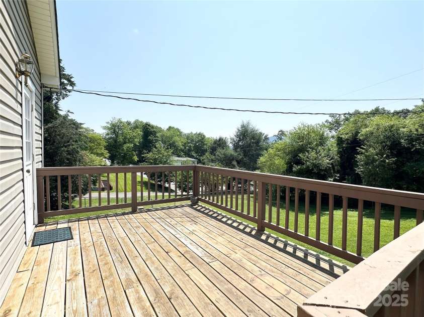 820 Seehorn Street, Lenoir, NC 28645.  MLS# CAR4267646, YatesRealty ID 17810. 