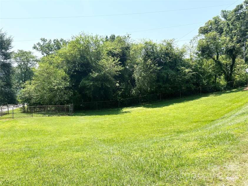 820 Seehorn Street, Lenoir, NC 28645.  MLS# CAR4267646, YatesRealty ID 17810. 