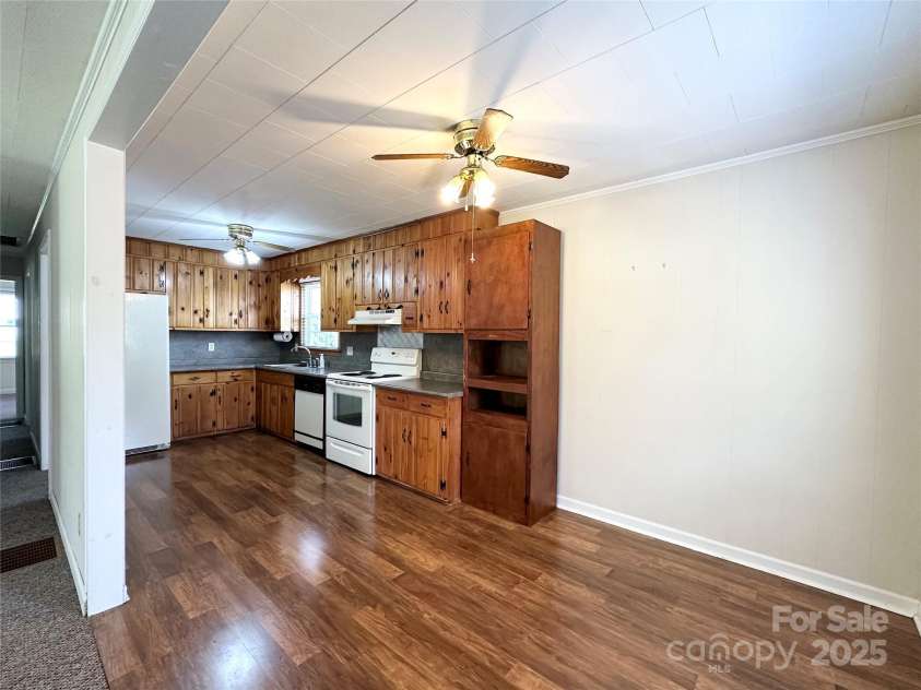 820 Seehorn Street, Lenoir, NC 28645.  MLS# CAR4267646, YatesRealty ID 17810. 