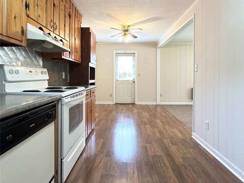 820 Seehorn Street, Lenoir, NC 28645.  MLS# CAR4267646, YatesRealty ID 17810. 