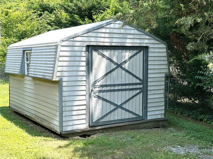 820 Seehorn Street, Lenoir, NC 28645.  MLS# CAR4267646, YatesRealty ID 17810. 