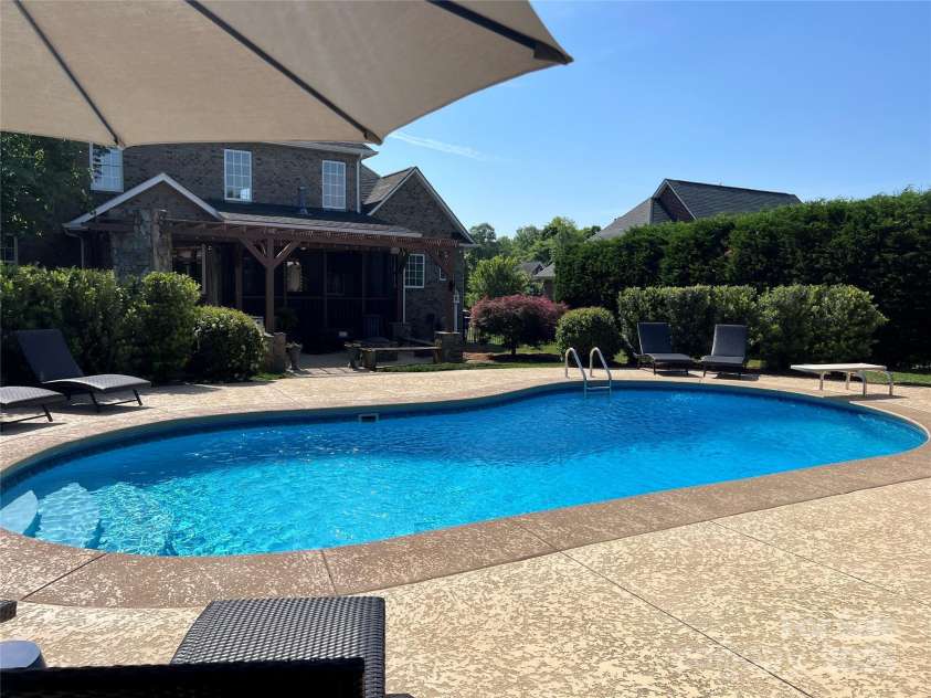 3000 J R Court, Stanley, NC 28164.  MLS# CAR4254396, YatesRealty ID 17811. 