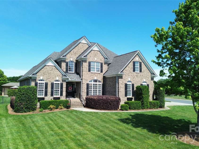 3000 J R Court, Stanley, NC 28164.  MLS# CAR4254396, YatesRealty ID 17811. 