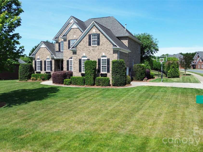 3000 J R Court, Stanley, NC 28164.  MLS# CAR4254396, YatesRealty ID 17811. 