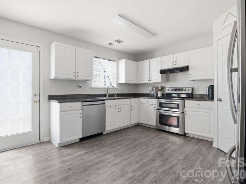178 Madelia Place, Mooresville, NC 28115.  MLS# CAR4373630, YatesRealty ID 17813. 