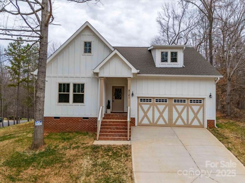 5101 Thornhill Drive, Gastonia, NC 28052.  MLS# CAR4229356, YatesRealty ID 17813. 
